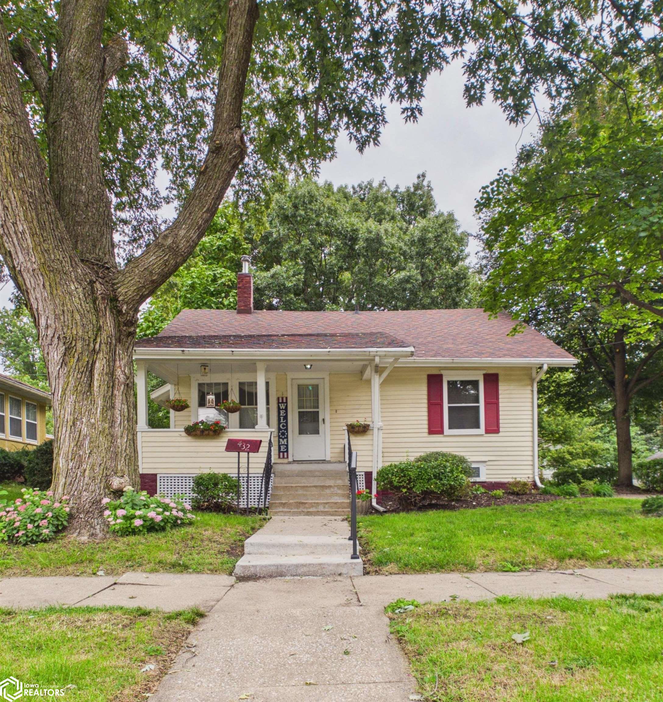 432 N 9Th Street, Oskaloosa, IA 52577 photo 1 of 41