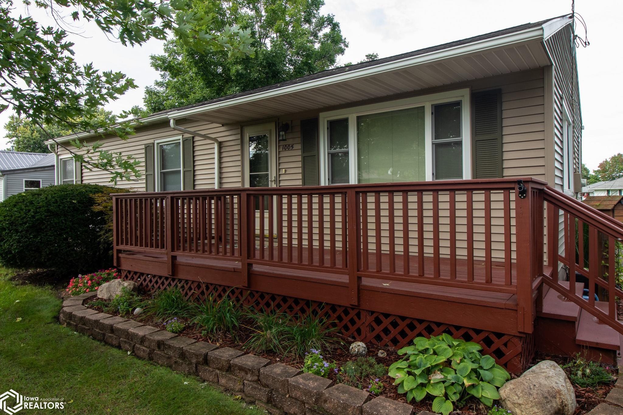 1005 Glenwood Avenue, Ottumwa, IA 52501 photo 1 of 44