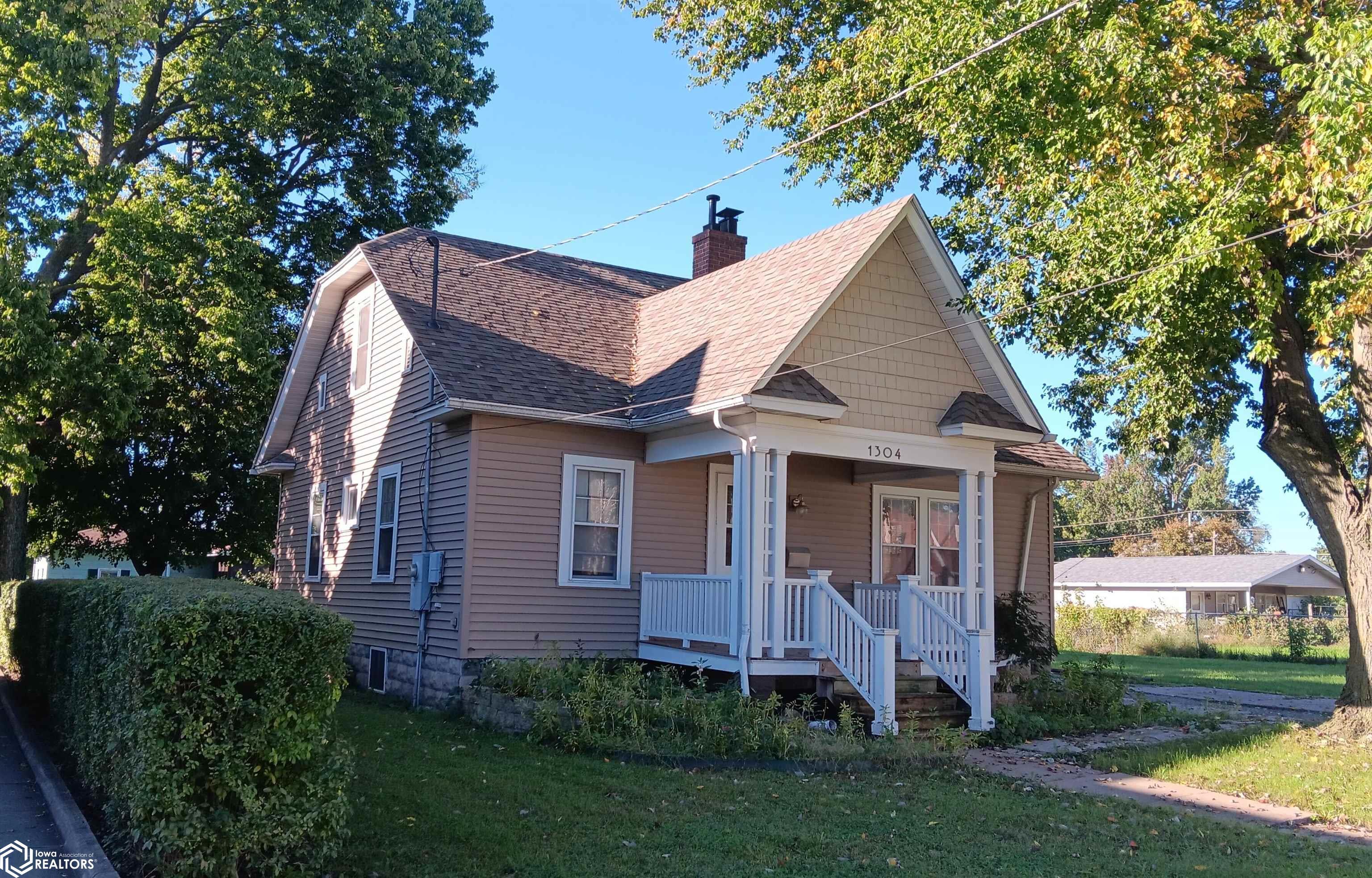 1304 Chester Avenue, Ottumwa, IA 52501 photo 1 of 42
