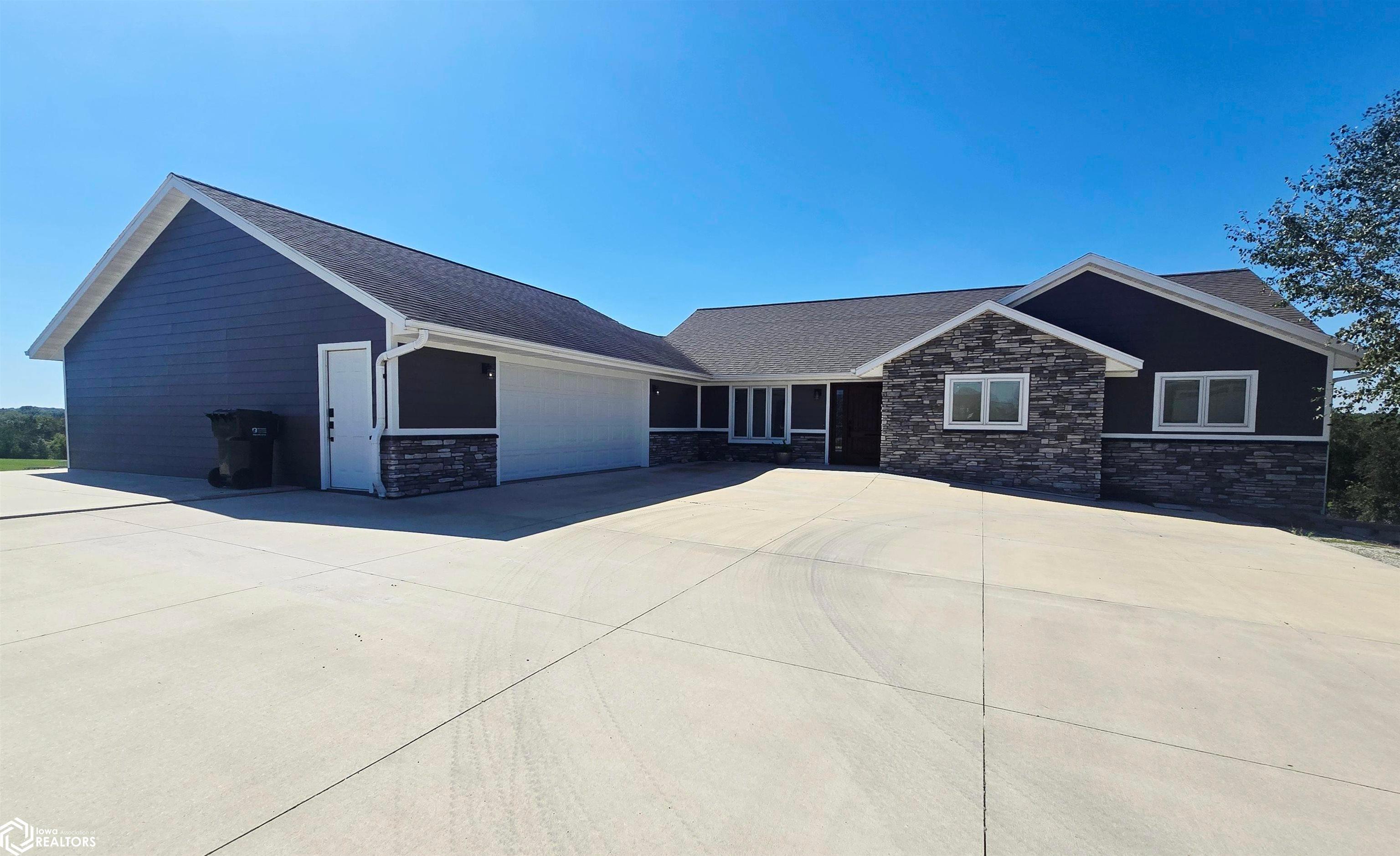 2620 Carbonado Road, Oskaloosa, IA 52577 photo 1 of 33
