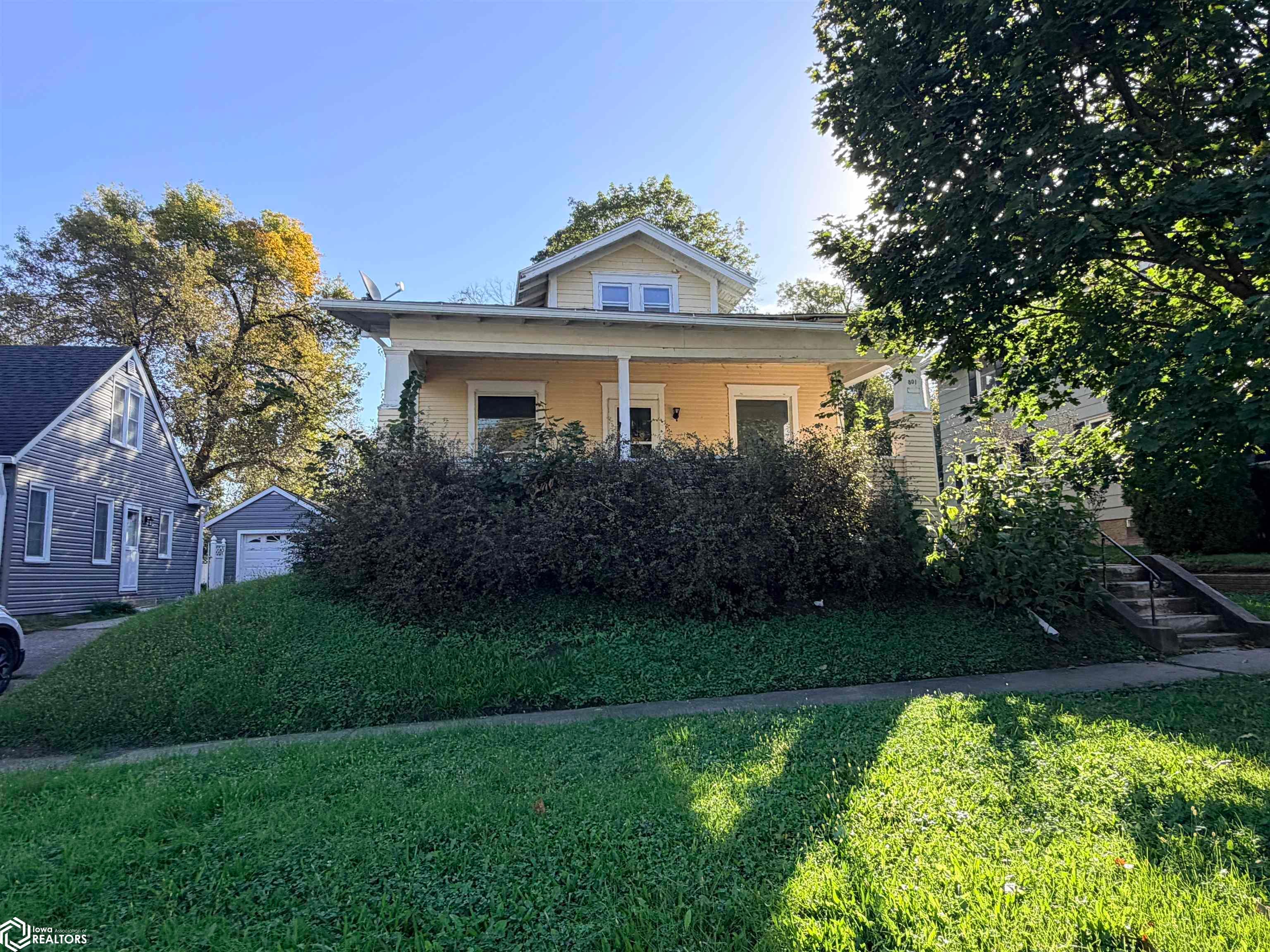 801 S 2nd Street, Fairfield, IA 52556 photo 1 of 19