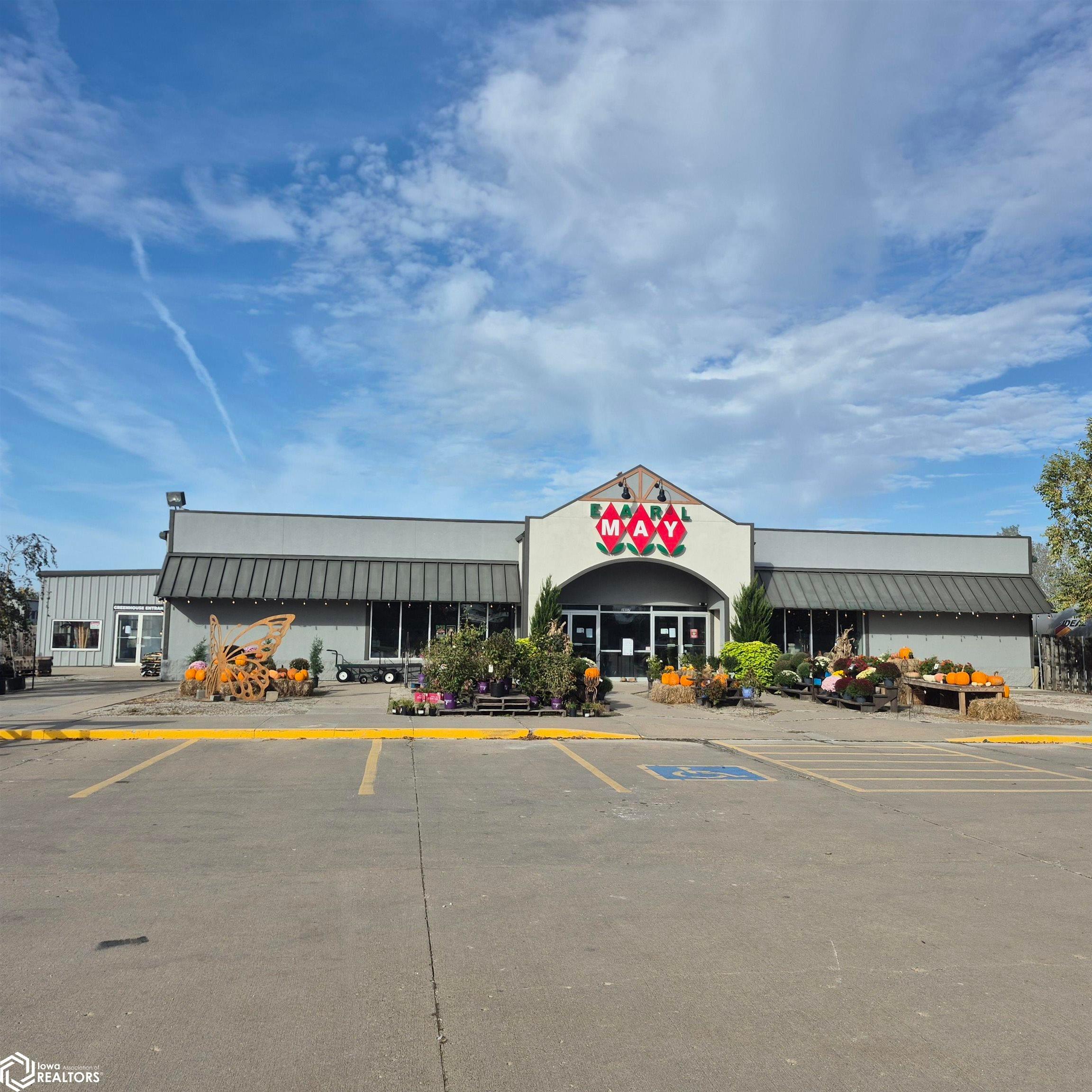 2857 N Court Rd., Ottumwa, IA 52501 photo 1 of 23