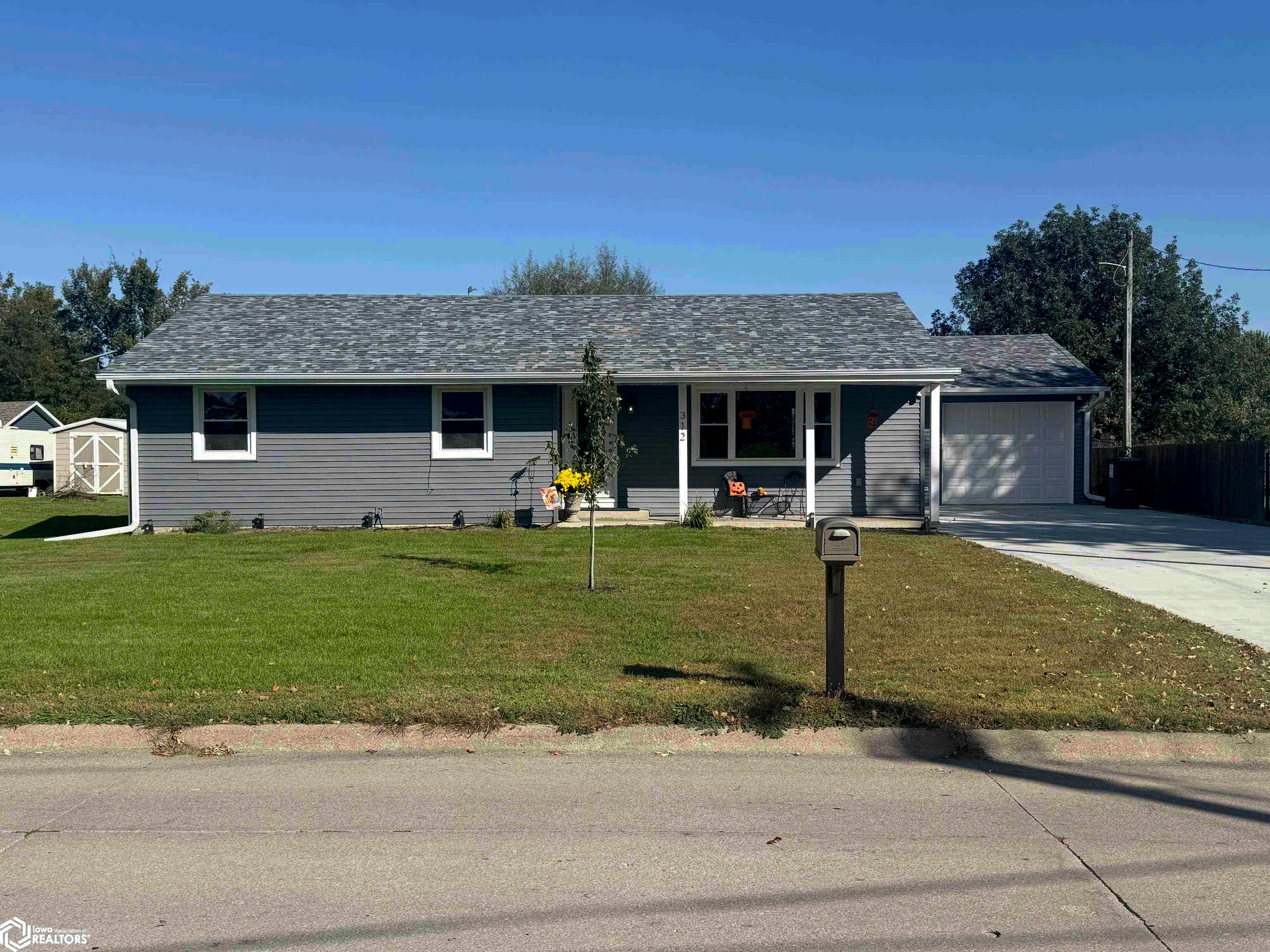 312 S 13th Street, Albia, IA 52531 photo 1 of 33