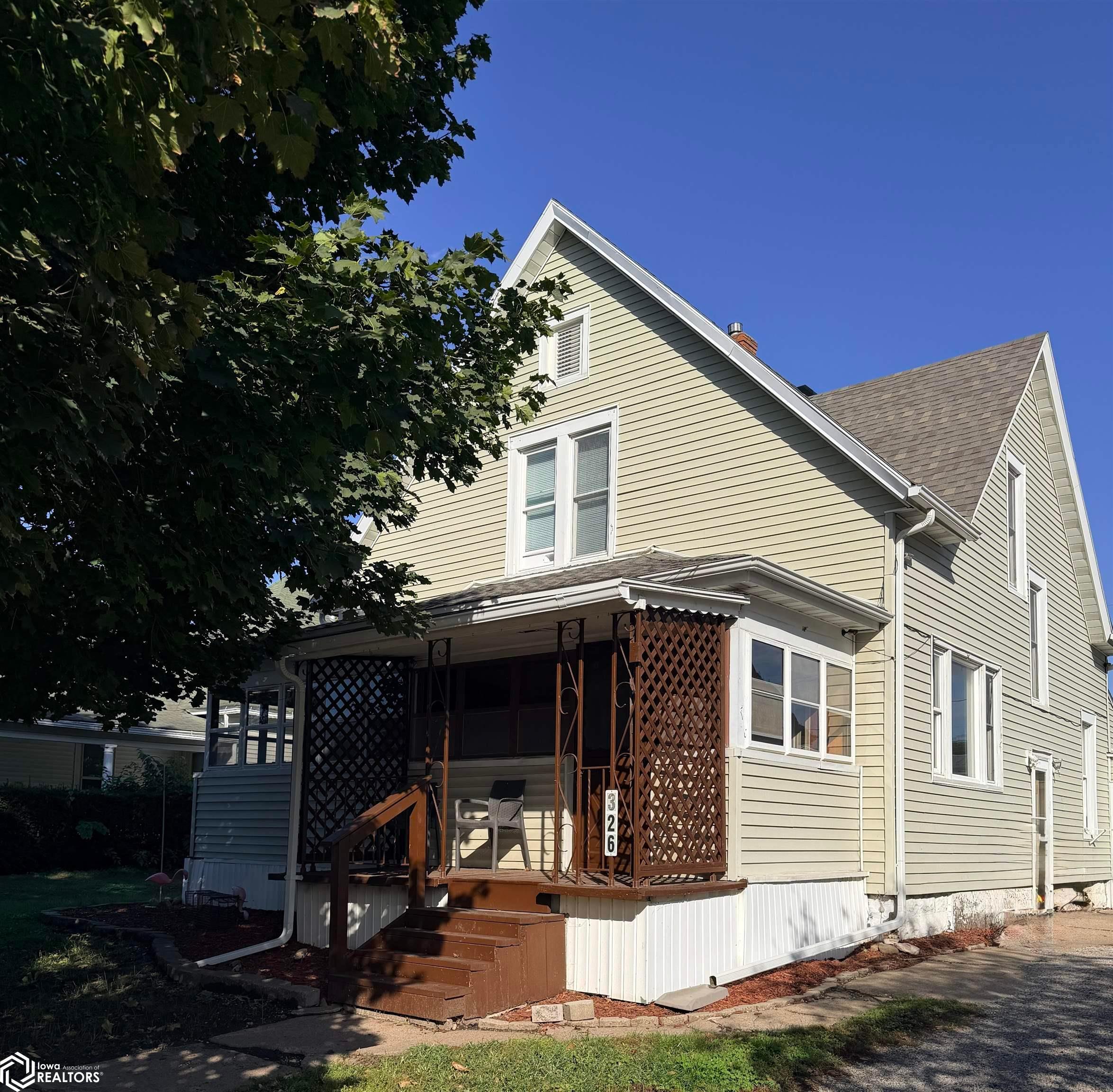 326 N Weller Street, Ottumwa, IA 52501 photo 1 of 26