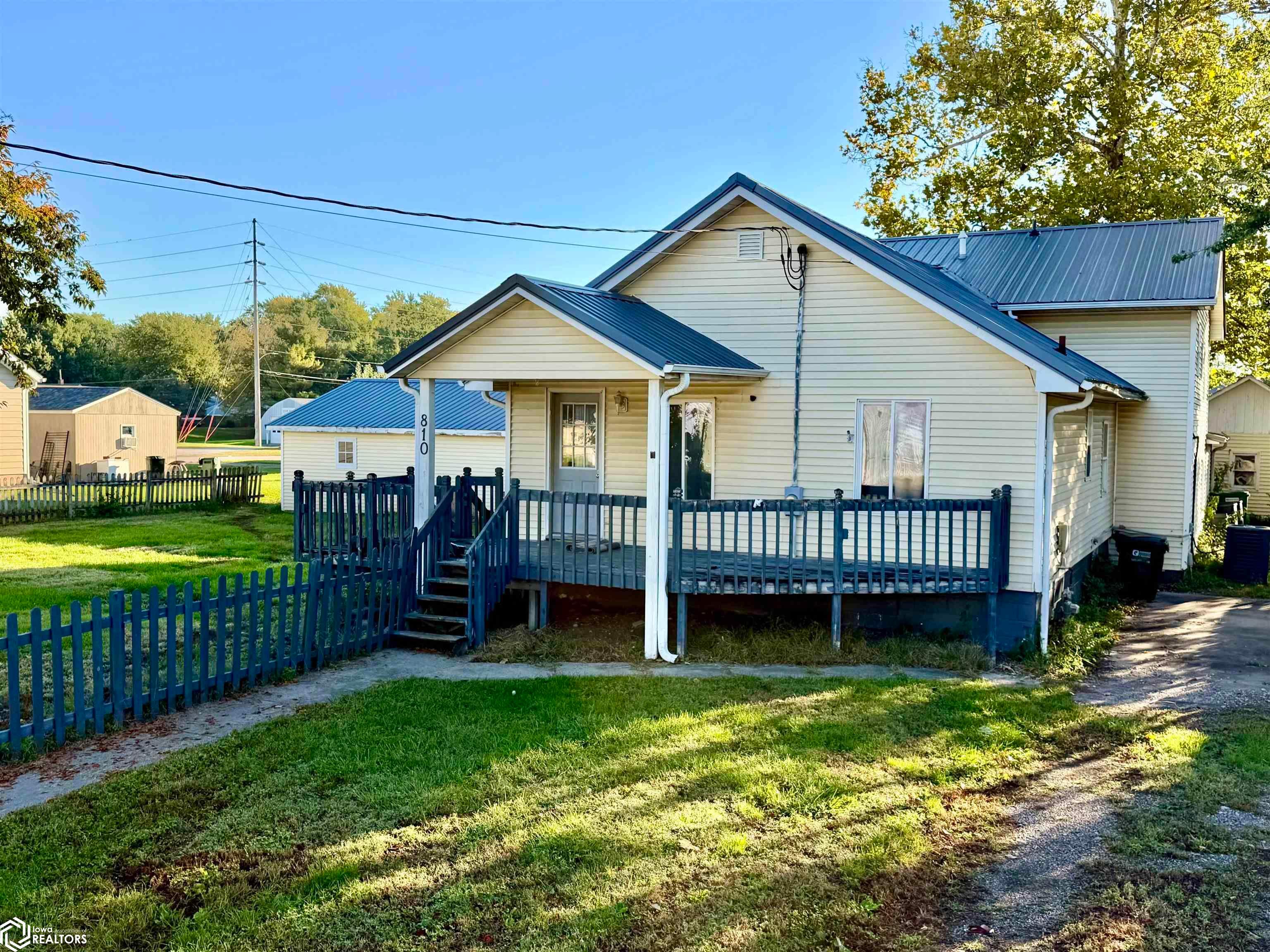 810 S 6th Street, Oskaloosa, IA 52577 photo 1 of 29