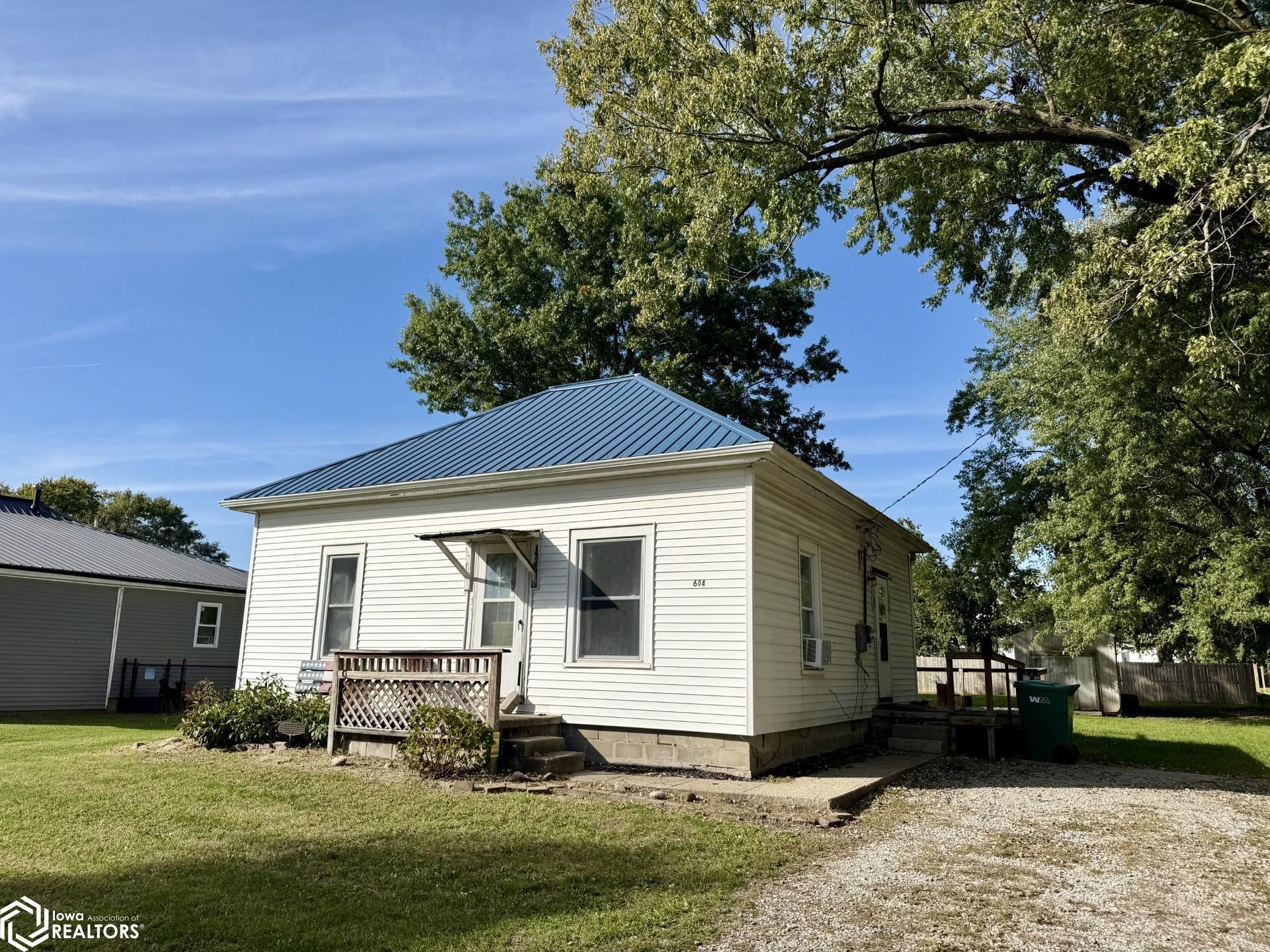 604 W South Street, Bloomfield, IA 52537 photo 1 of 12