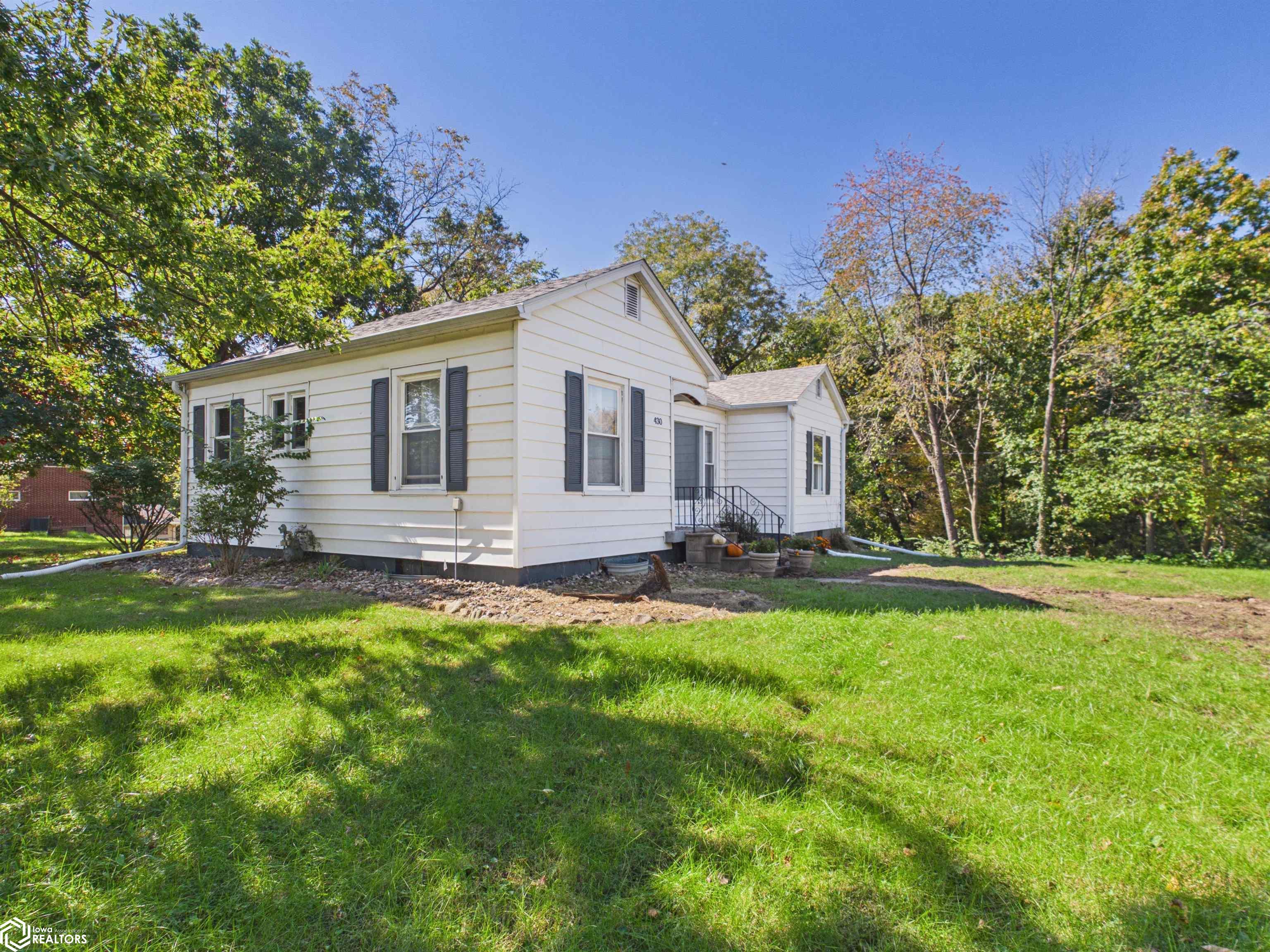 430 E Park Avenue, Ottumwa, IA 52501 photo 1 of 20