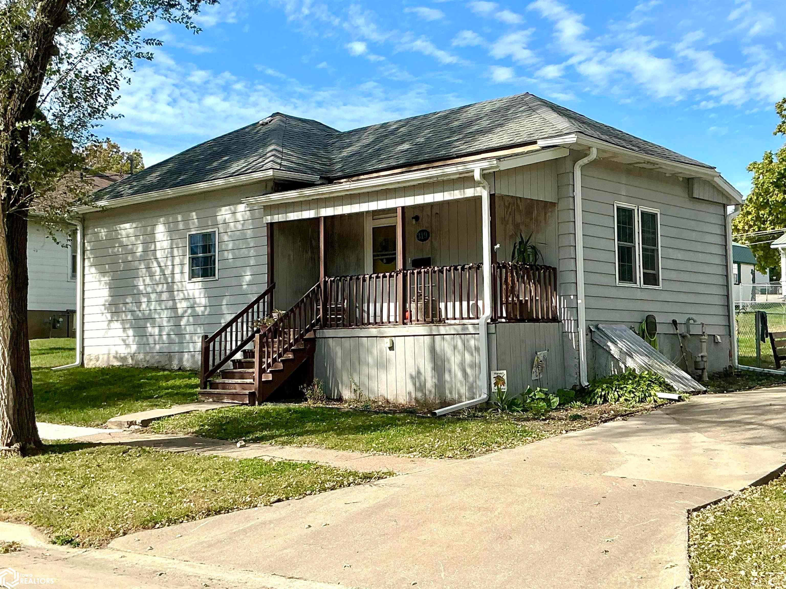 319 E Orchard Street, Centerville, IA 52544 photo 1 of 26
