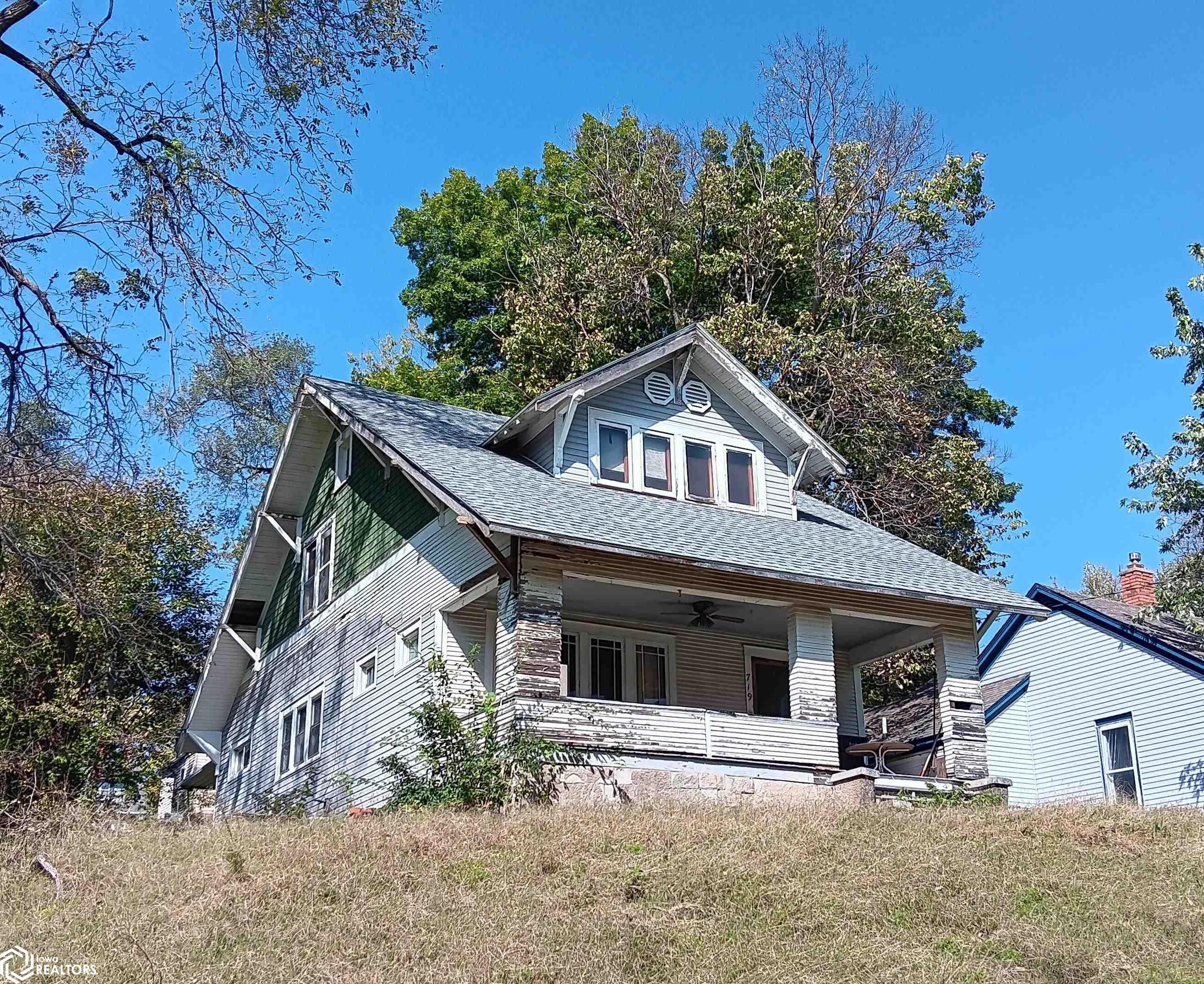 719 Albany Street, Ottumwa, IA 52501 photo 1 of 12