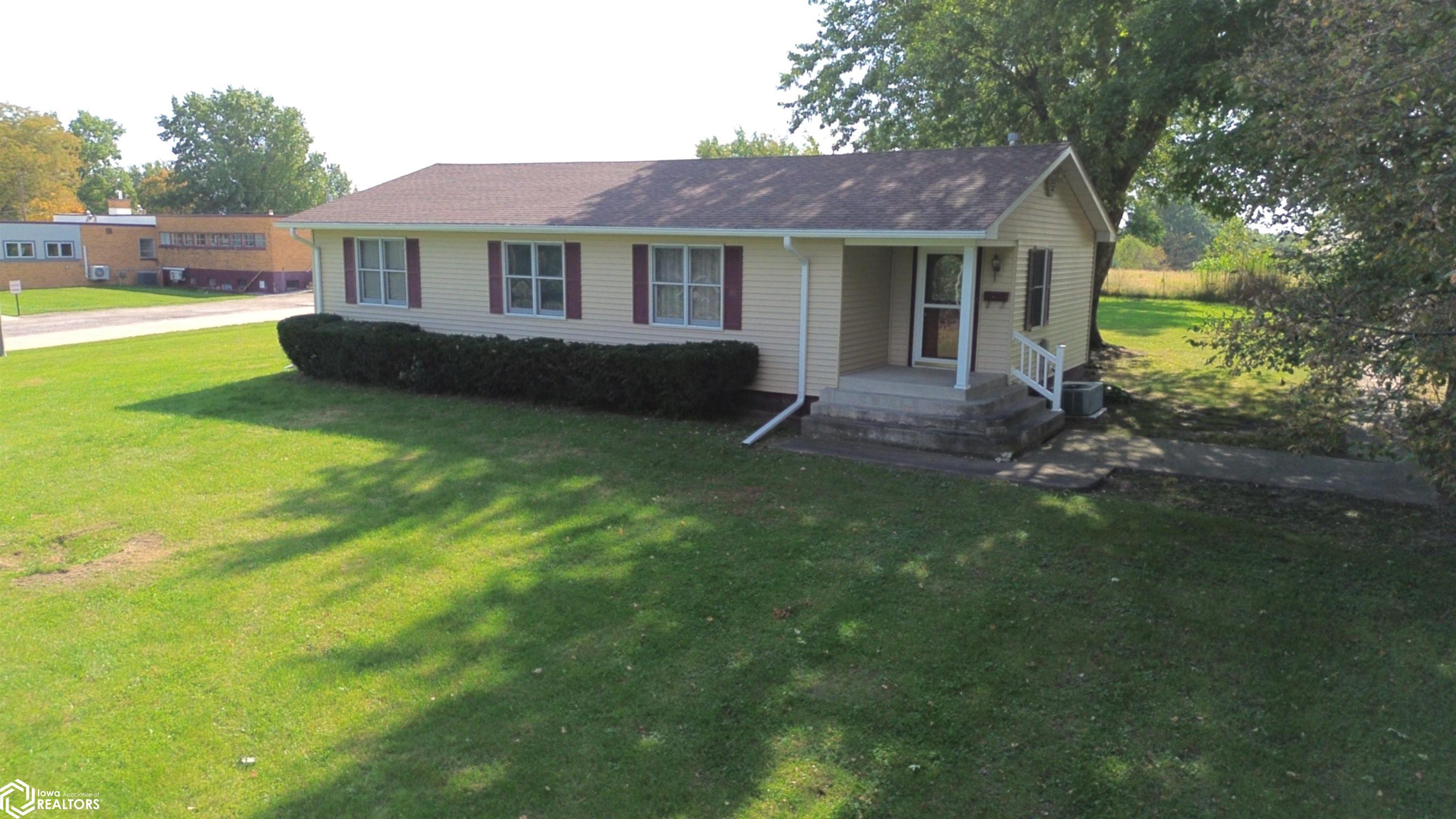 702 E Franklin Street, Bloomfield, IA 52537 photo 1 of 23