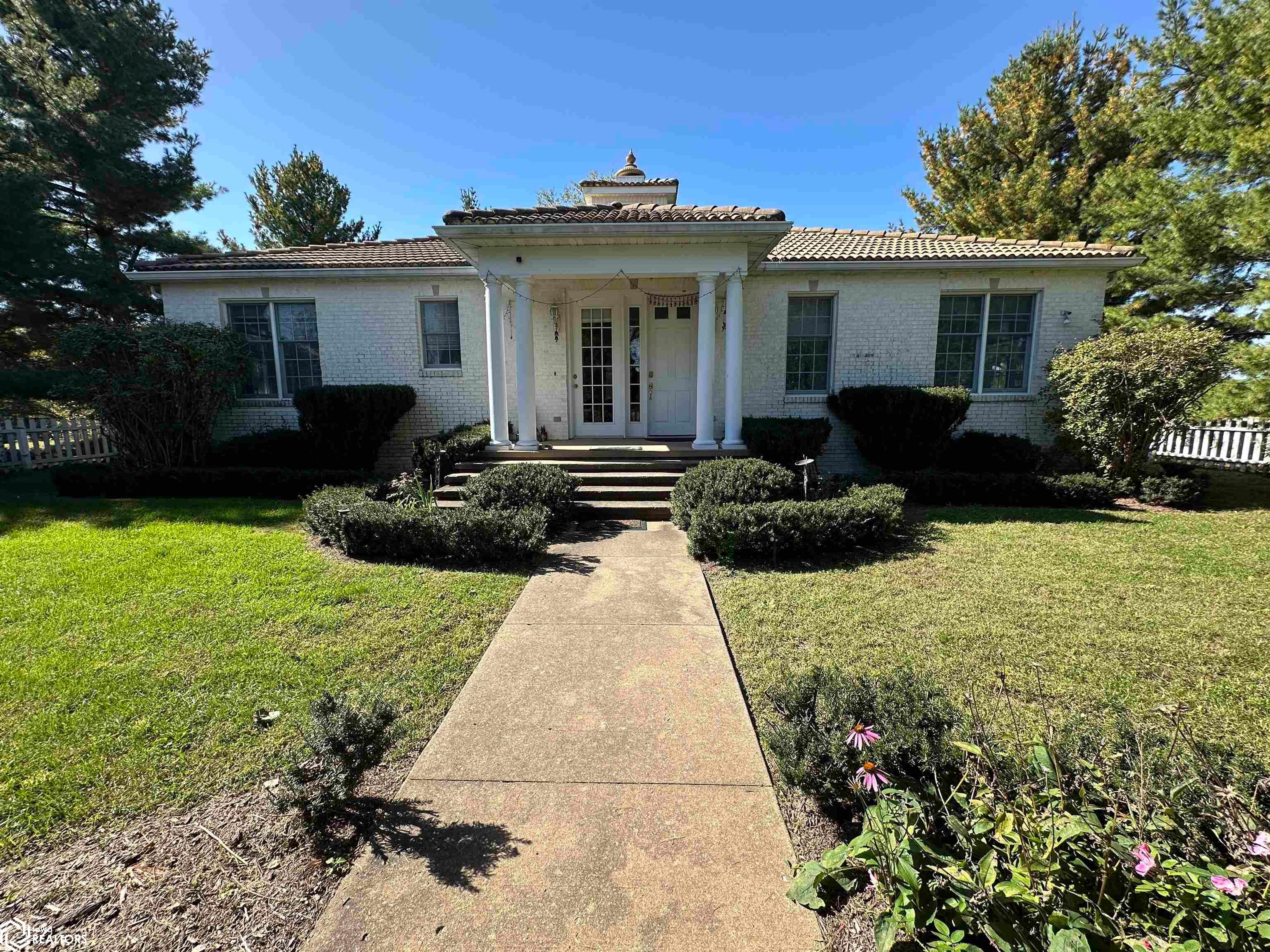 1946 Mansion Drive, Fairfield, IA 52556 photo 1 of 100
