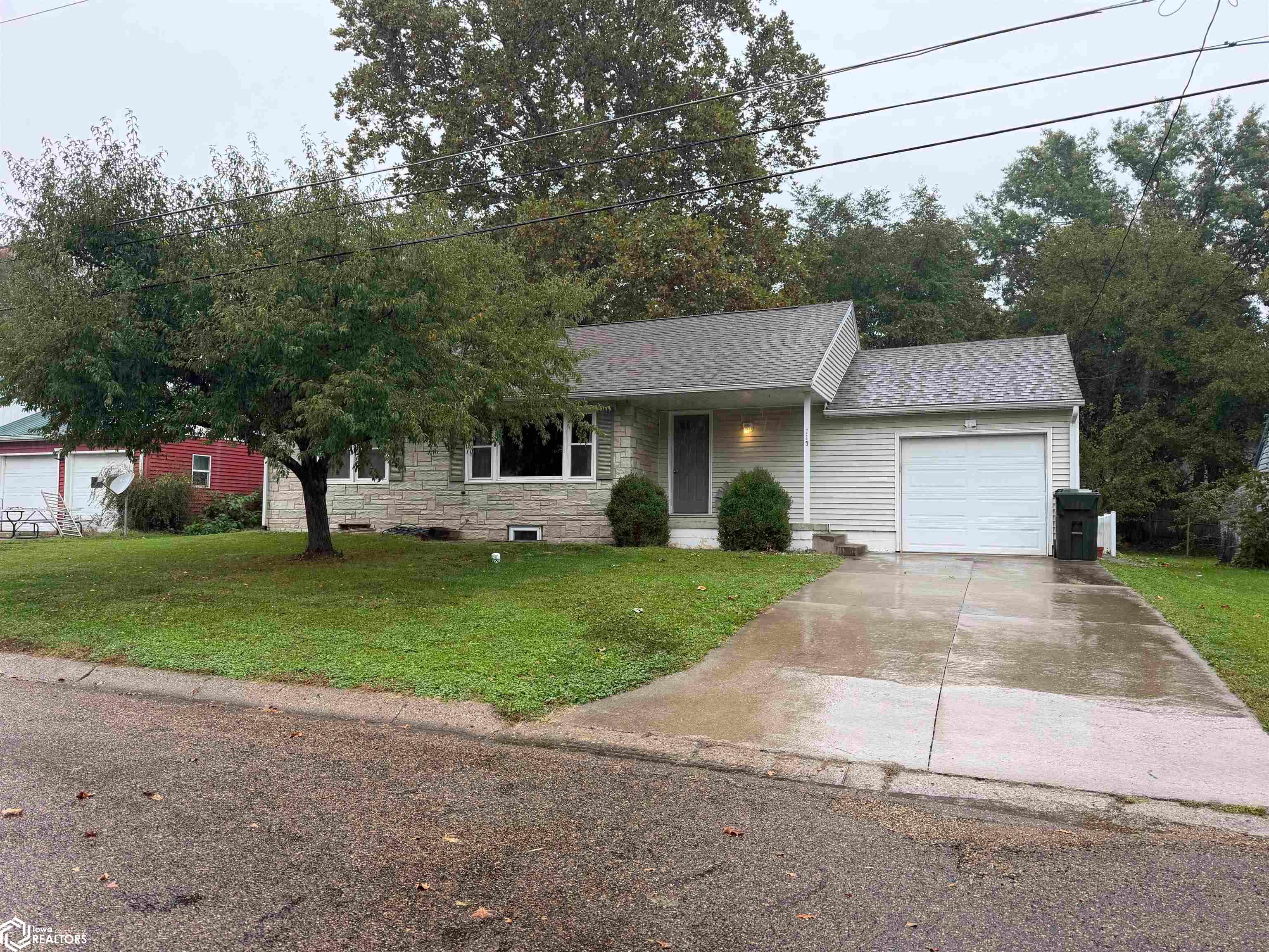115 O Avenue E, Oskaloosa, IA 52577 photo 1 of 30