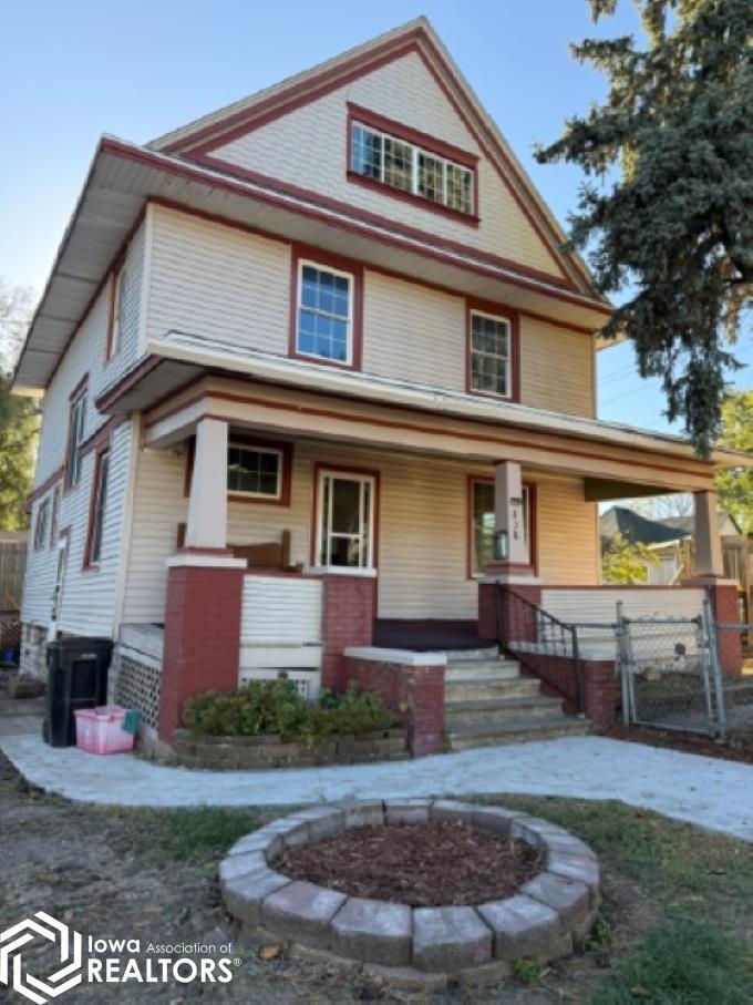 838 W Third Street, Ottumwa, IA 52501 photo 1 of 56