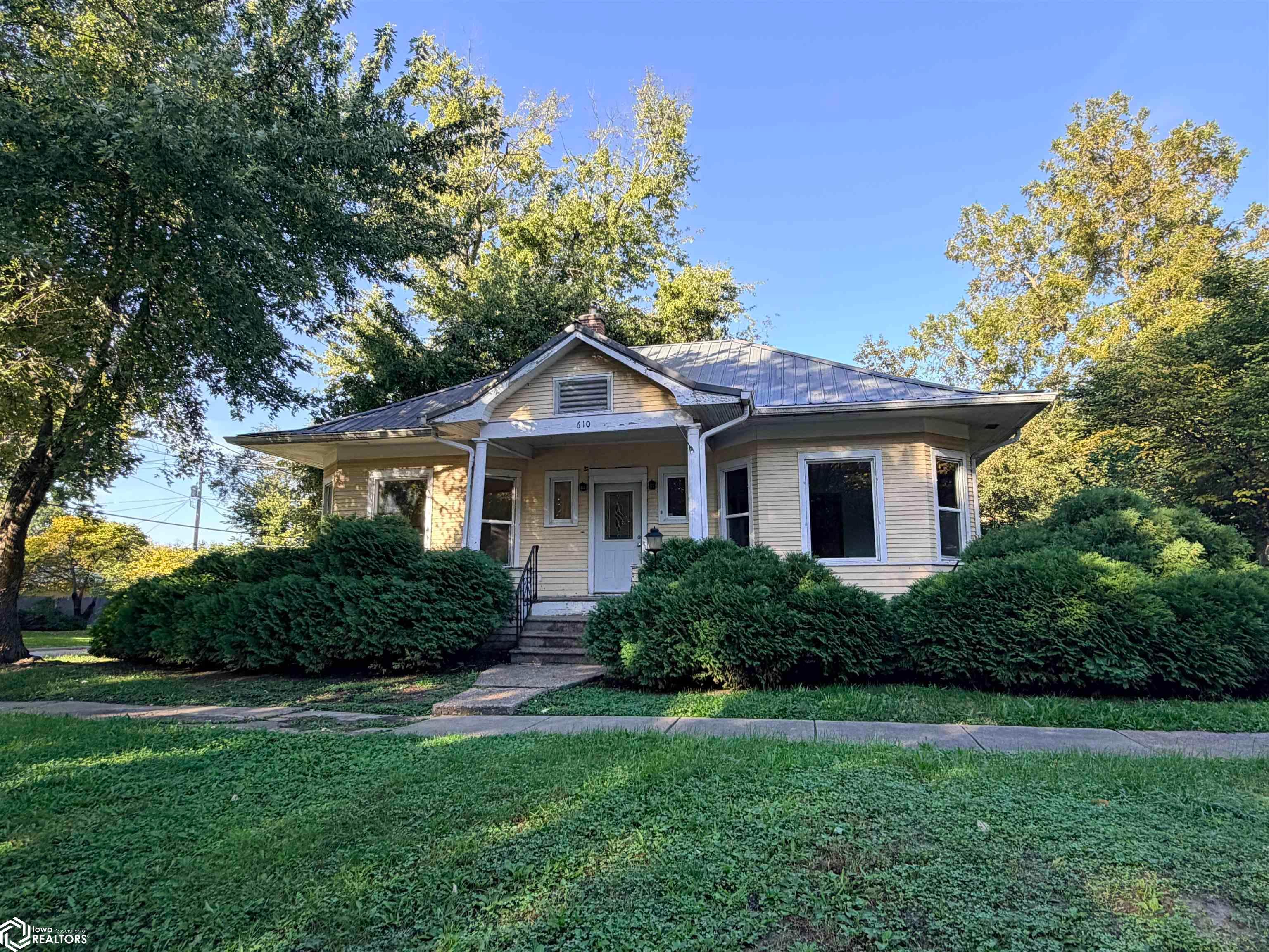610 S 5th Street, Fairfield, IA 52556 photo 1 of 18