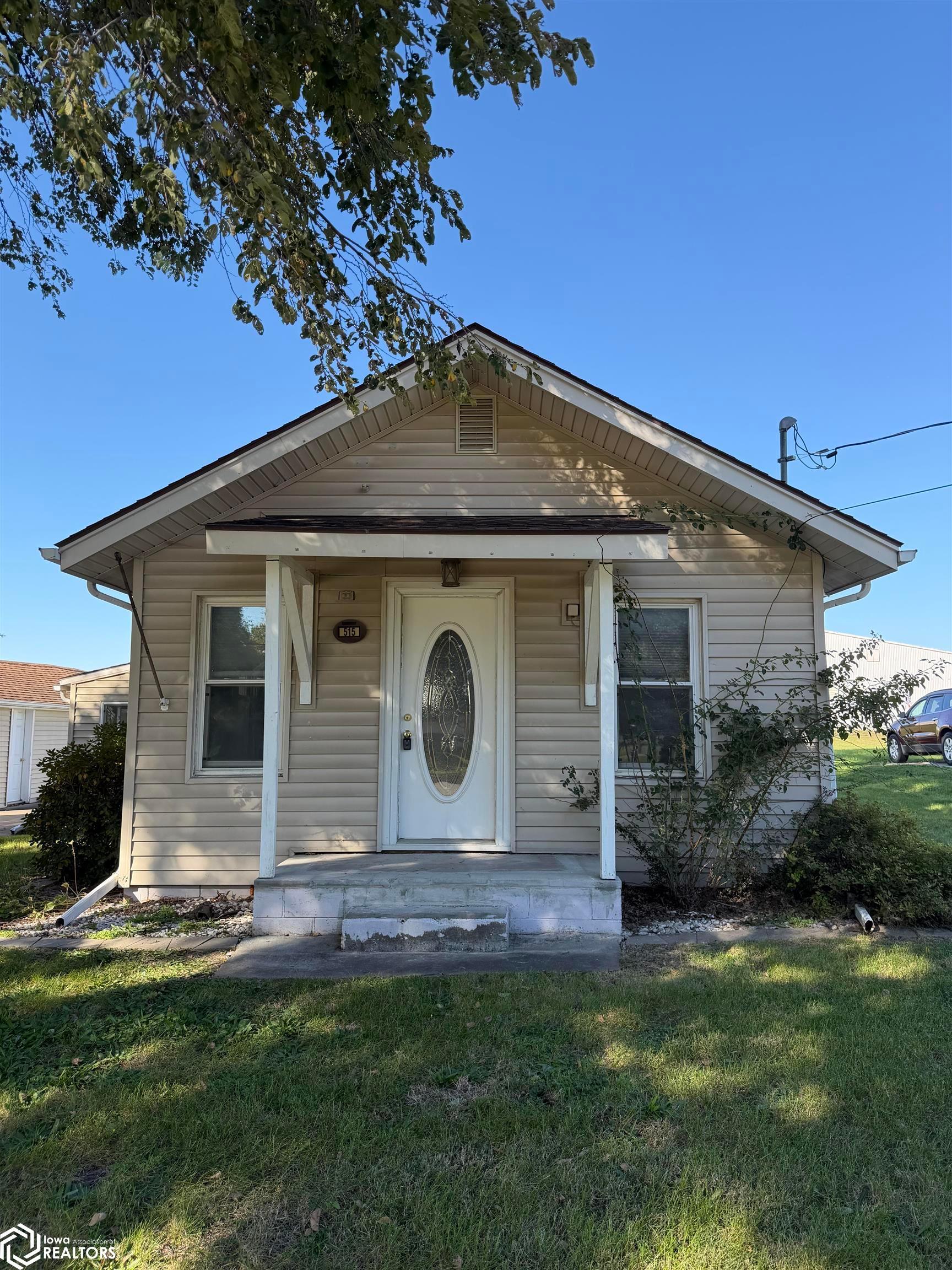 515 15th Avenue E, Oskaloosa, IA 52577 photo 1 of 20