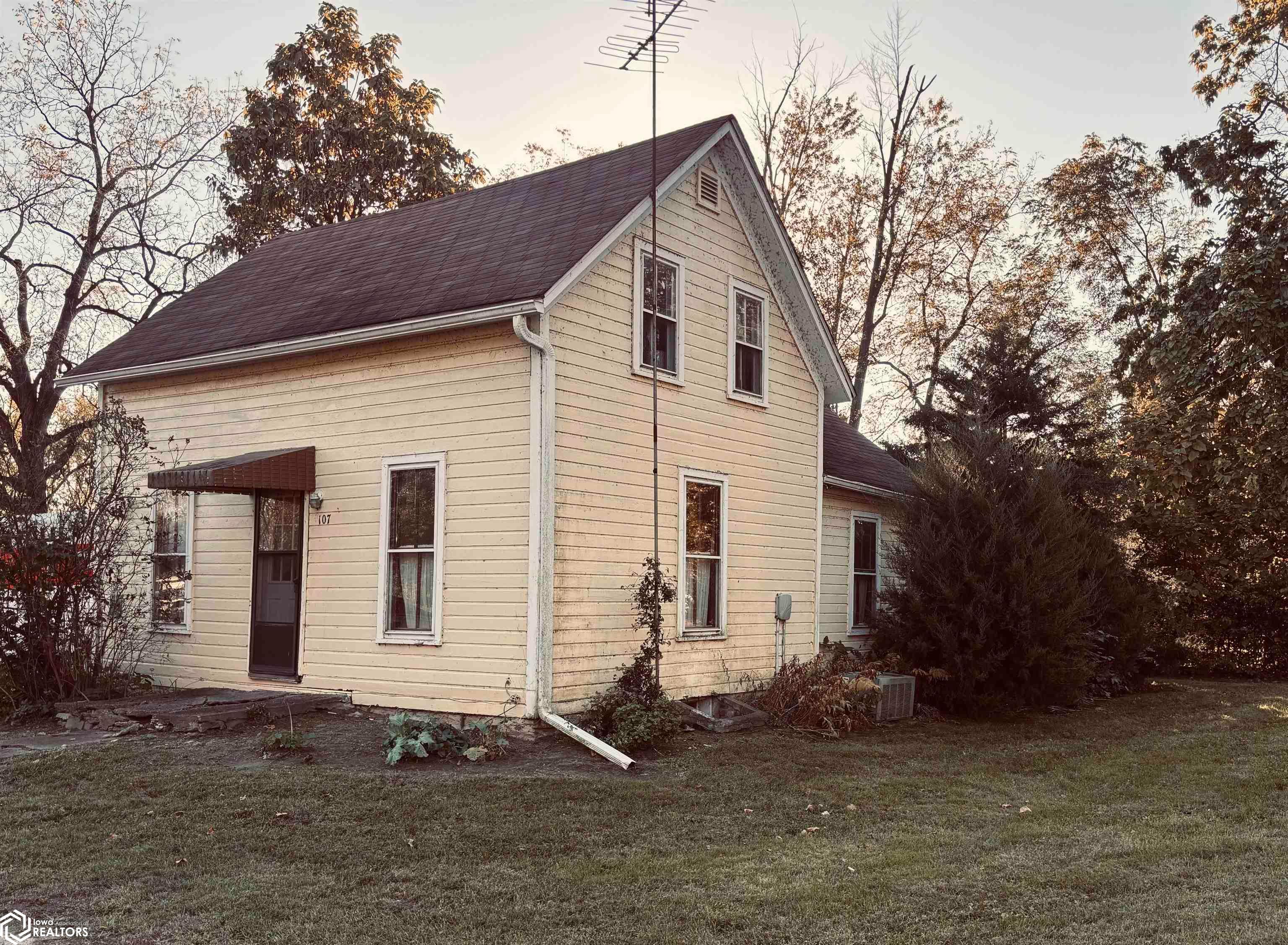 107 Madison Street, Bonaparte, IA 52620 photo 1 of 24