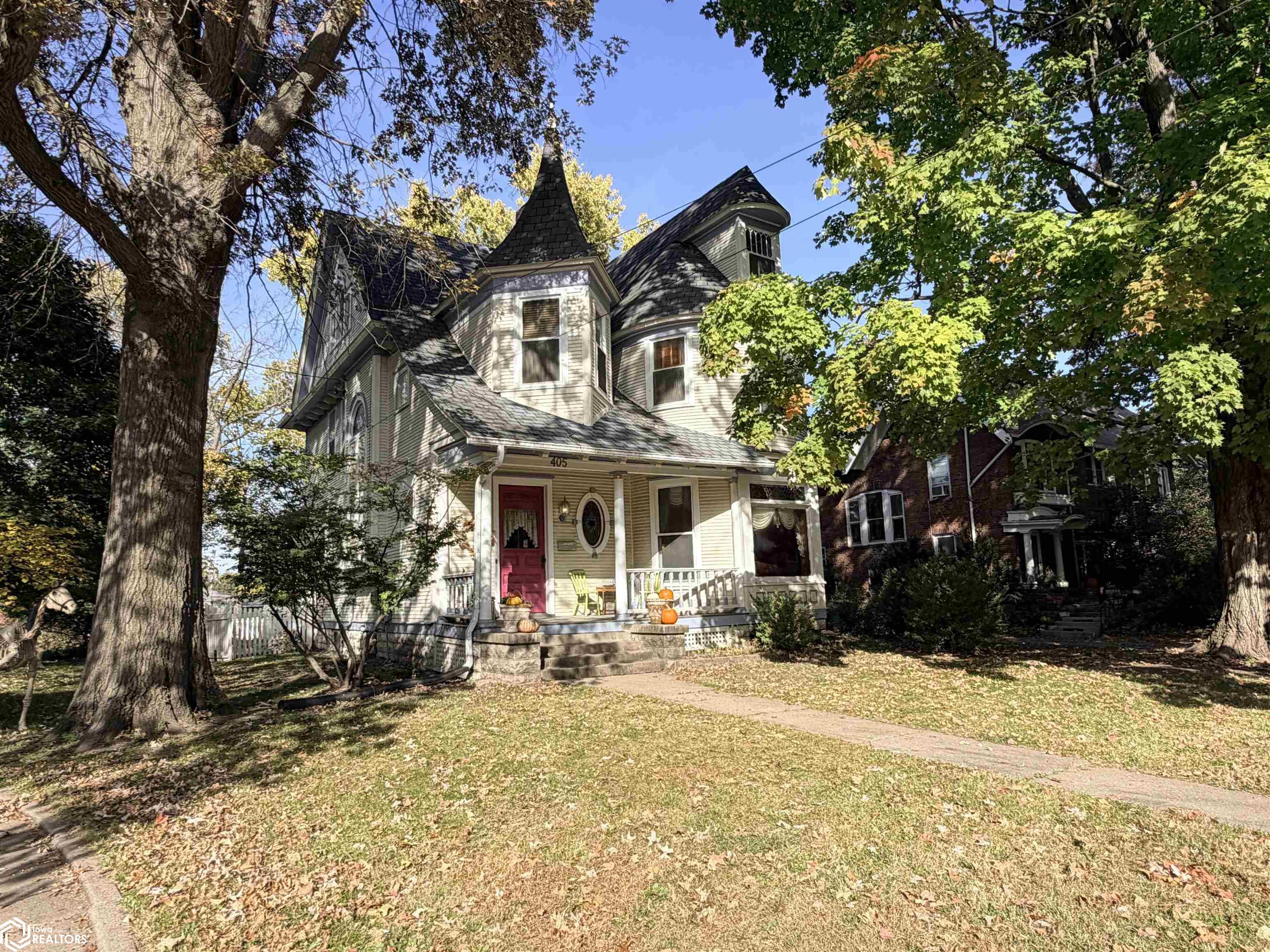 405 E Burlington Avenue, Fairfield, IA 52556 photo 1 of 56