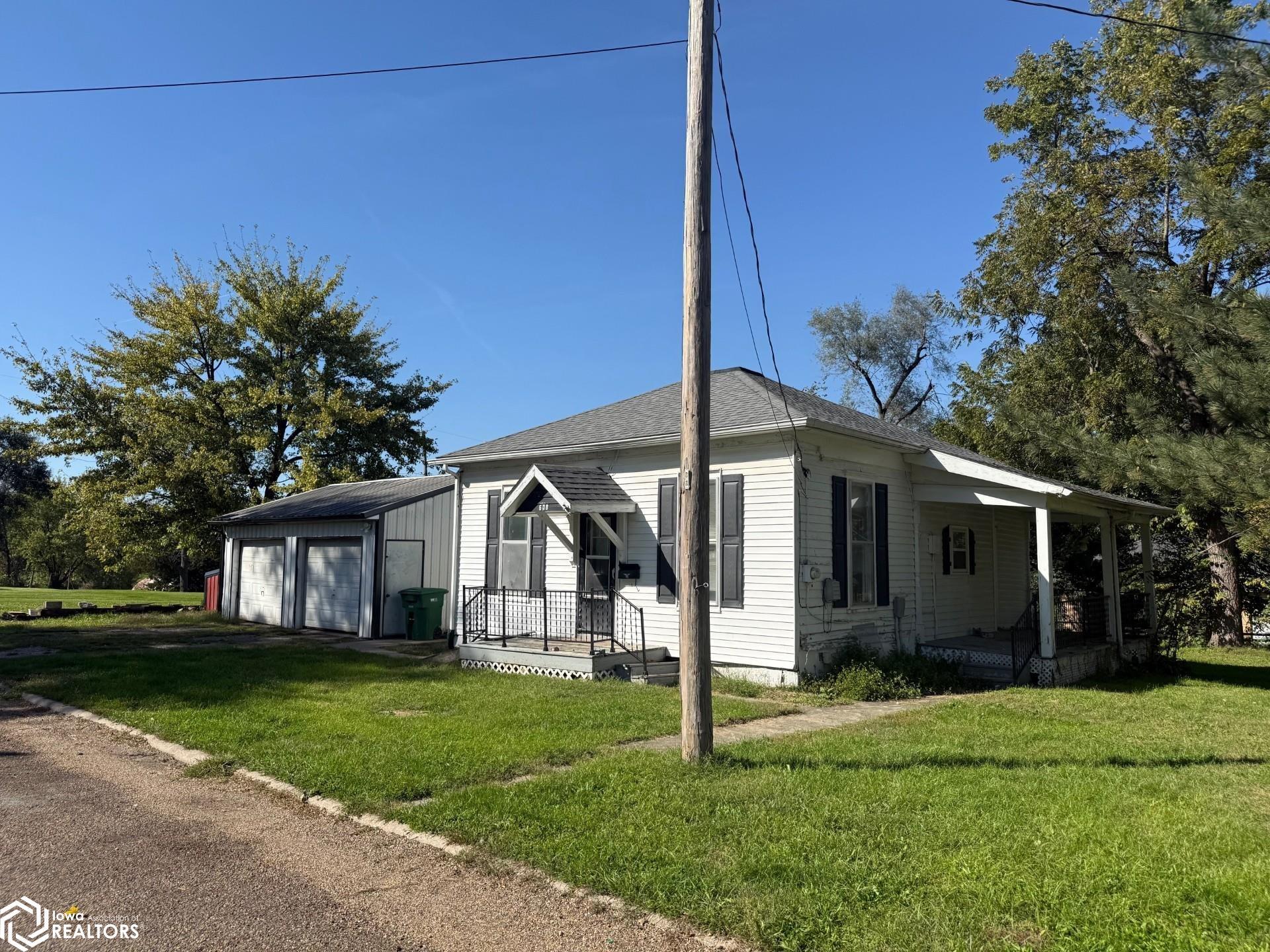 608 W Franklin Street, Bloomfield, IA 52537 photo 1 of 10